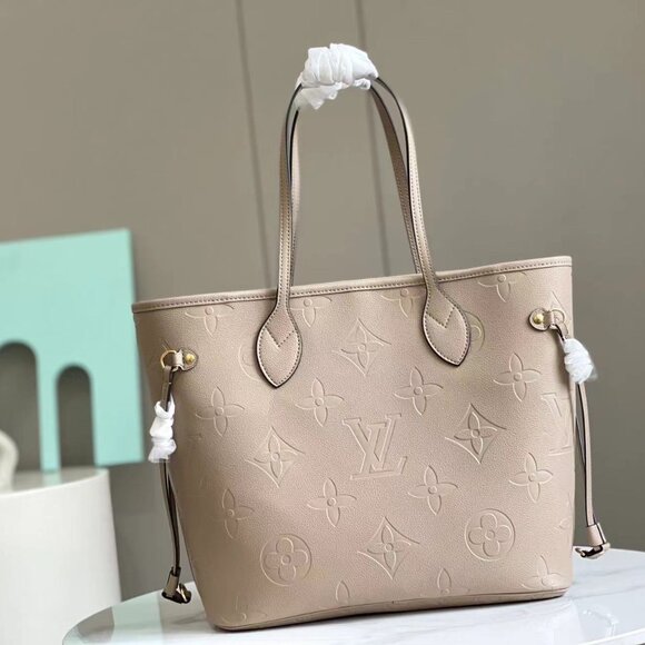 Louis Vuitton Handheld Shopping Bags, Shoulder Bags - Picture 3 of 9